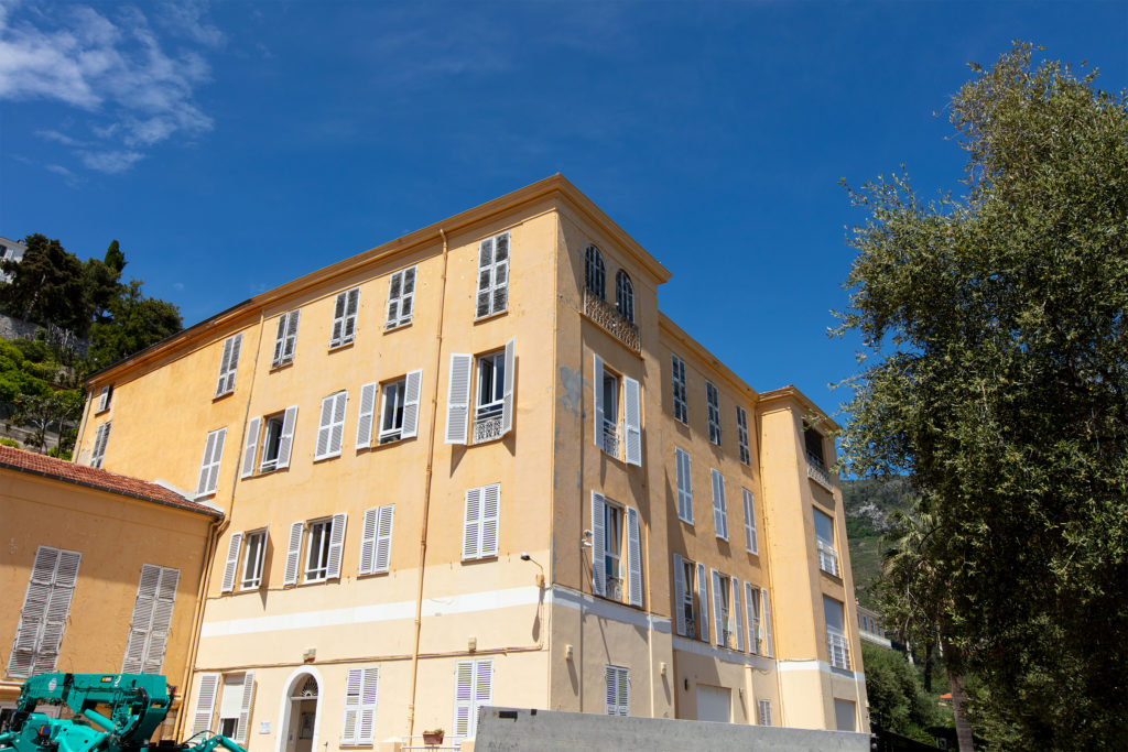 Extérieur du bâtiment du centre de formation du CH de Menton